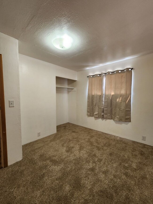 Building Photo - 3 Bedroom Home in Farmington NM 87402