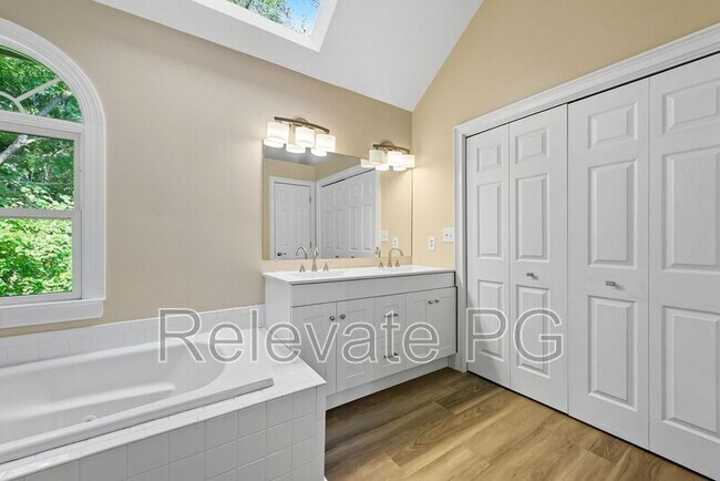 Building Photo - 1704 Clear Springs Cir