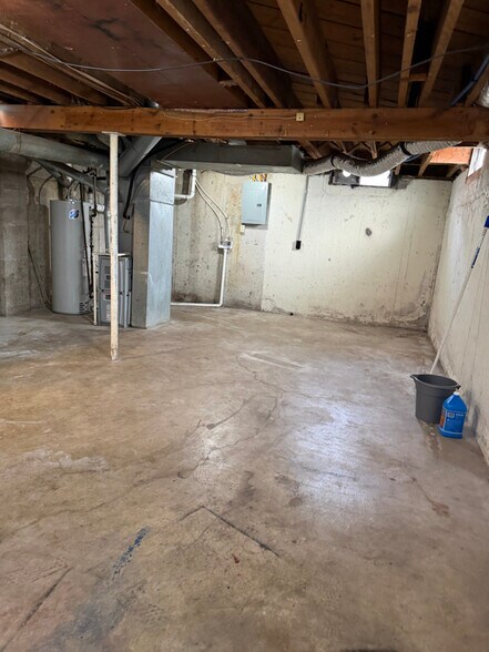 Building Photo - 703 S Hydraulic Ave