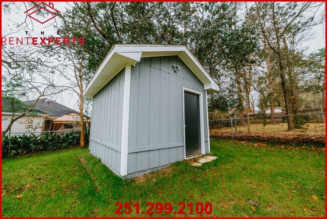 Building Photo - 915 Schaub Ave