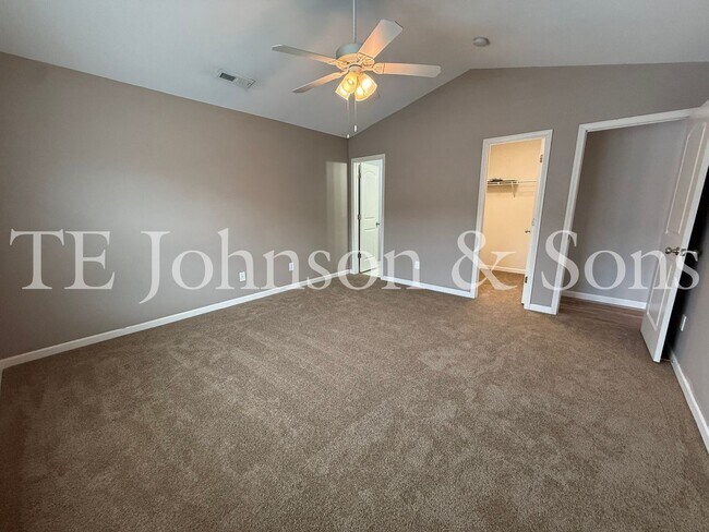 Building Photo - Modern Comfort with Vaulted Ceilings & Garage in Winston-Salem