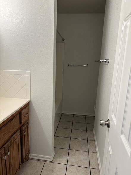 Building Photo - 136 Vinita Dr