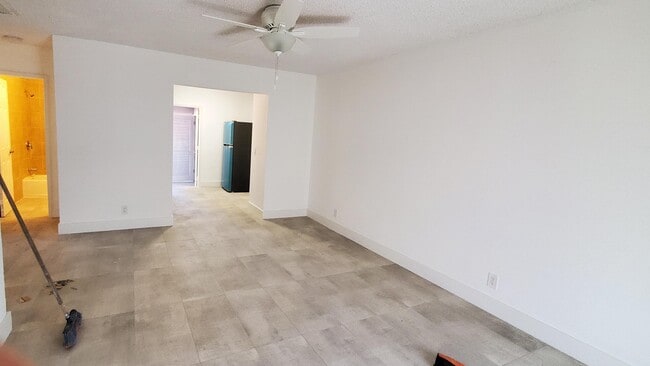 Building Photo - 2876 N Dixie Hwy