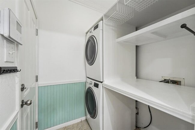 Building Photo - 4212 Pasada Ln