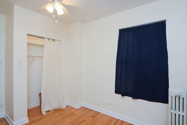 Building Photo - 2922 N Sacramento Ave