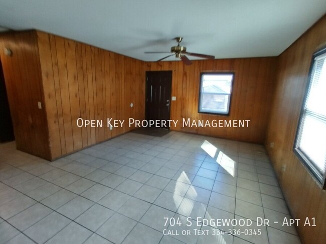 Building Photo - 704 S Edgewood Dr