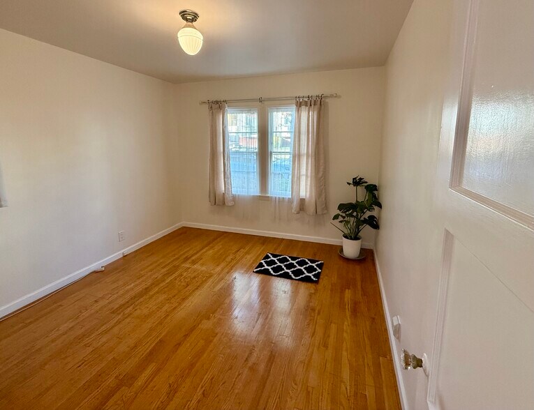 Bedroom - 111 N 6th St