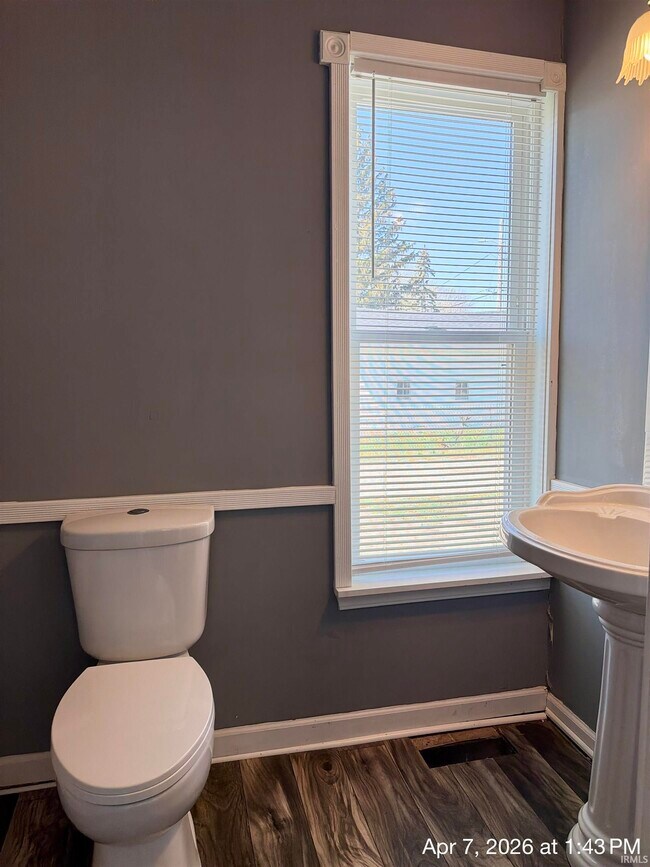 Building Photo - 131 W Lordeman St