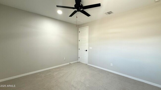 Building Photo - 26410 N Thornhill Dr