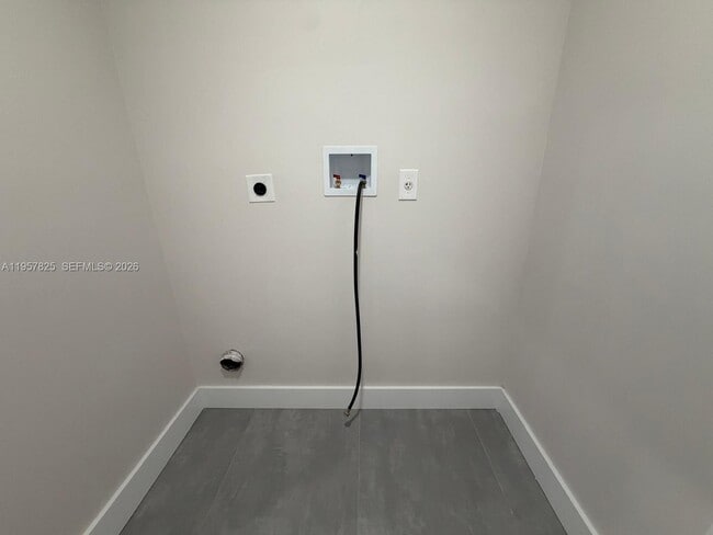 Building Photo - 755 Falling Water Rd