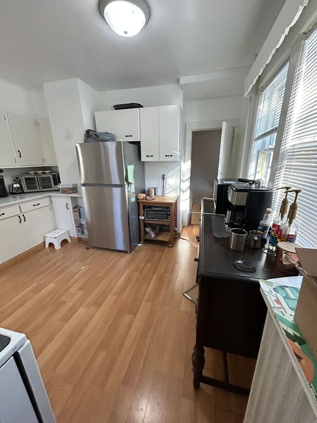 Building Photo - 625 N 16th Ave E