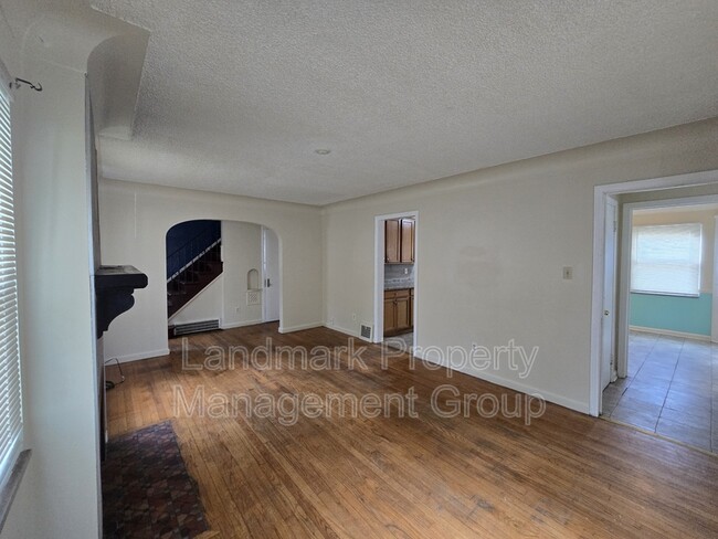 Building Photo - 15205 Maplewood Ave
