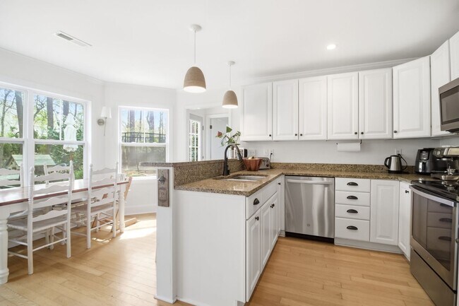 Building Photo - 3Bed/2.5Bath Family Home in Snee Farms