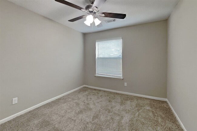 Building Photo - 18002 Golden Ridge Dr