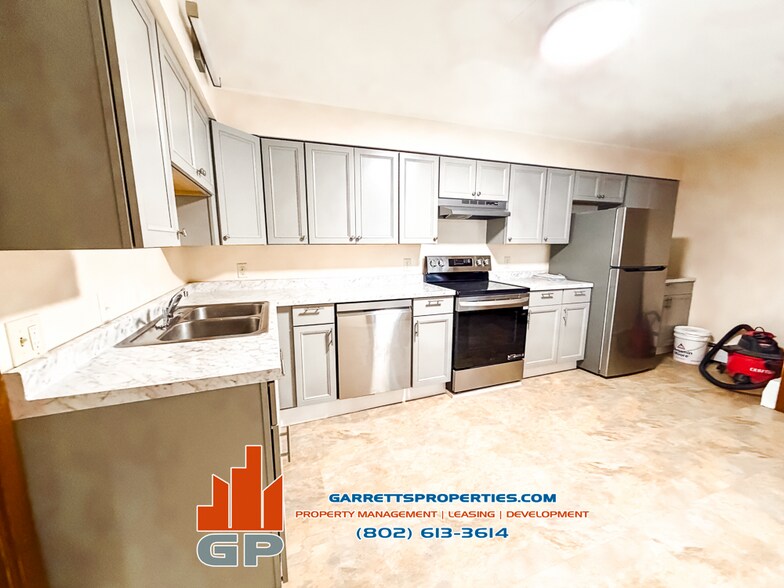 Building Photo - 36 Circle St