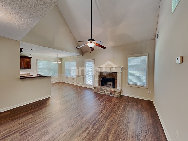 Building Photo - 1759 Maxey Ln