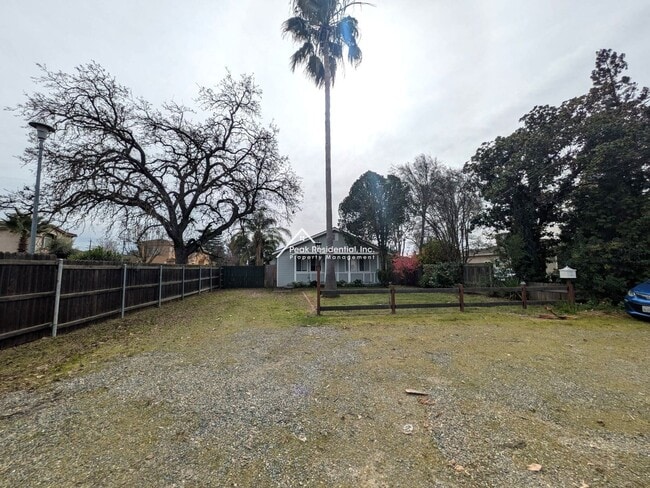 Building Photo - Updated Sacramento 2bd/1ba House Near UCD!