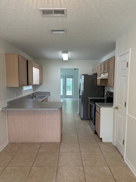 Building Photo - 405 Belle Chase Ct S