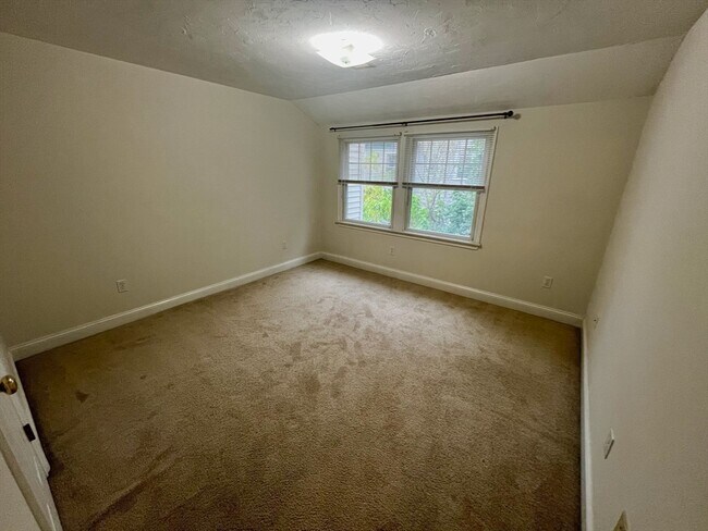 Building Photo - 6 N Park St