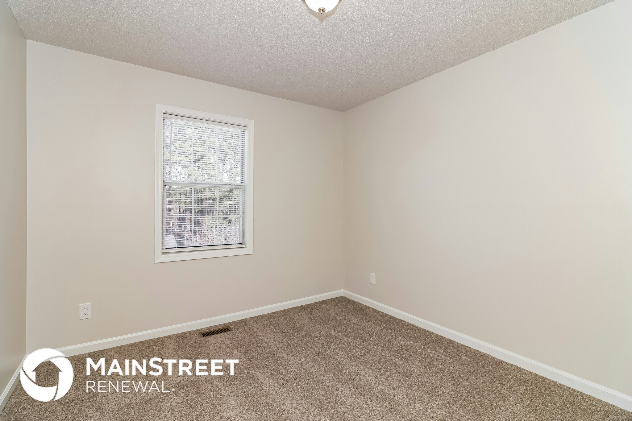 Building Photo - 211 Hampton Dr