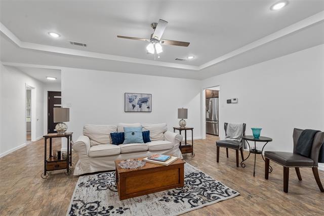 Building Photo - 904 Meadowlark Ln