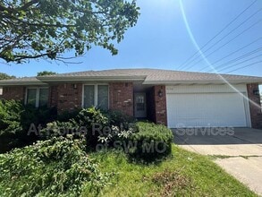 Building Photo - 4146 S Parkcrest Ave