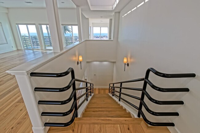 Building Photo - Beautifully Remodeled, 4BR4.5BA Hill Section Home w/ Amazing Panoramic Ocean Views, 3 Decks, Atri...