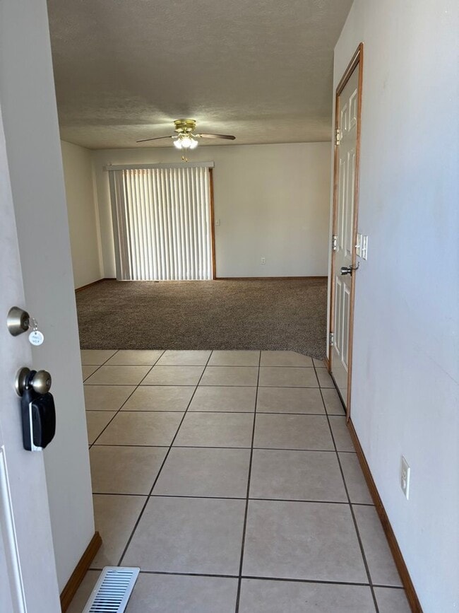 Building Photo - Two bedroom, 2 bath, 2 car garage duplex i...