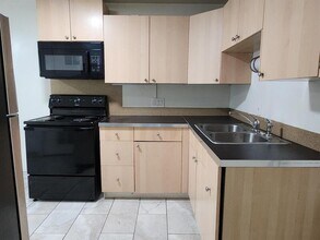 Building Photo - 2590 Robin Rd