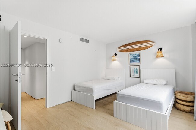 Building Photo - 9195 Collins Ave