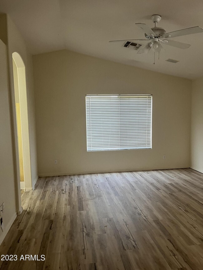 Building Photo - 1744 E Robin Ln