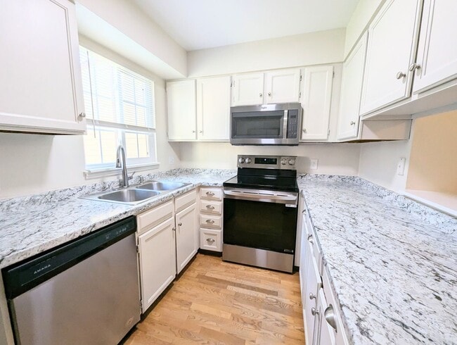 Building Photo - 2 Bedroom in Great Location