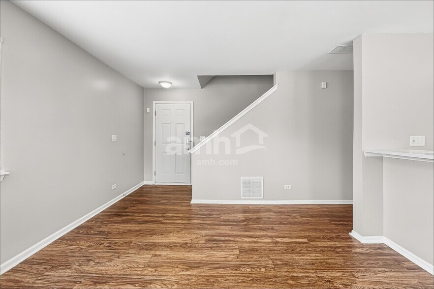 Building Photo - 250 Wedgewood Cir