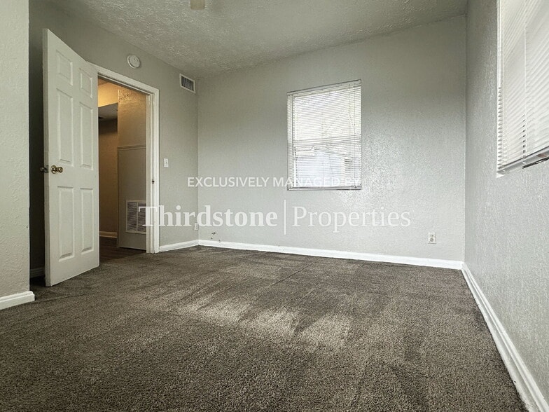 Building Photo - 1861 Bisbee St