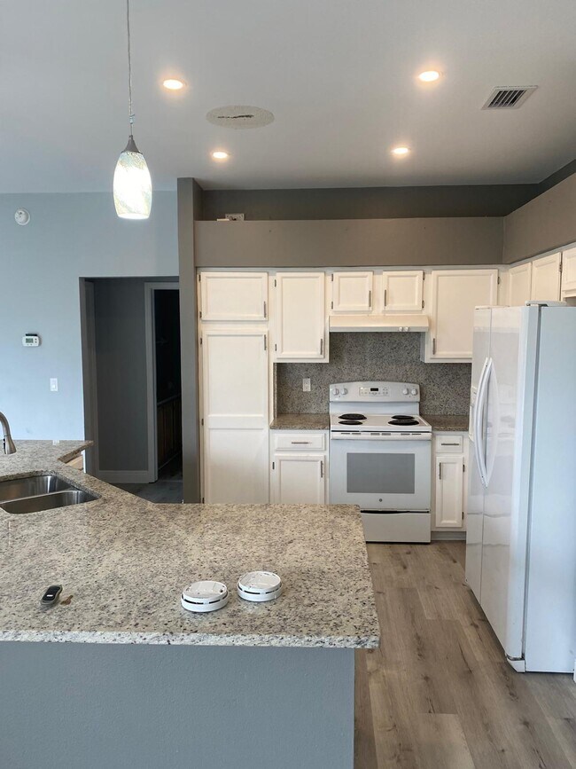 Building Photo - 1341 Flaxwood Ave