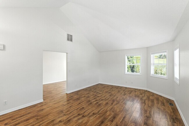 Building Photo - Single Family Ranch in Silverton