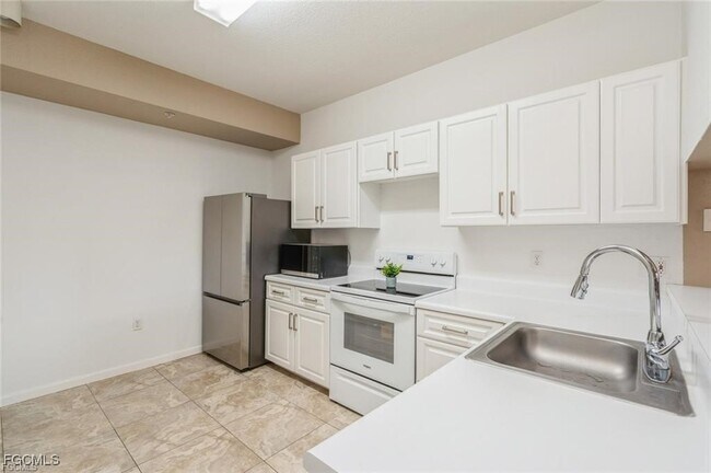 Building Photo - 6461 Aragon Way