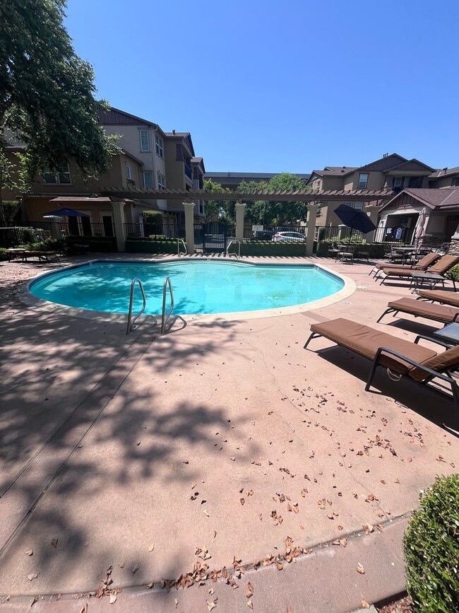 Building Photo - NICE CONDO IN ROCKLIN AT GATED COMMUNITY O...