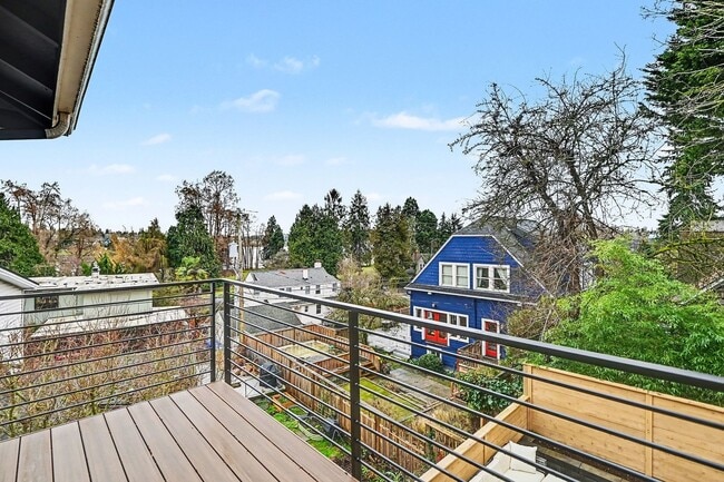 Building Photo - 3bd/3ba Seattle Home