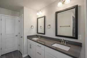 Building Photo - 1694 Hallview Ct