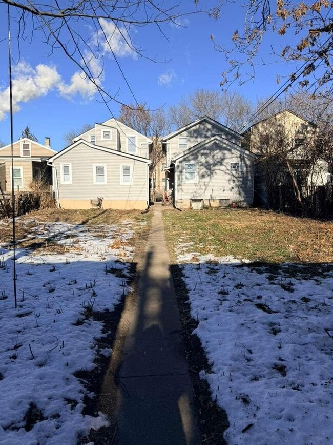 Building Photo - 653A W Bruce St - EKO Homes | Fully Renovated 2 bedroom Unit for Rent