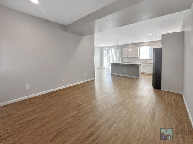 Building Photo - $0 DEPOSIT OPTION. SPACIOUS 4-BEDROOM, 3.5...