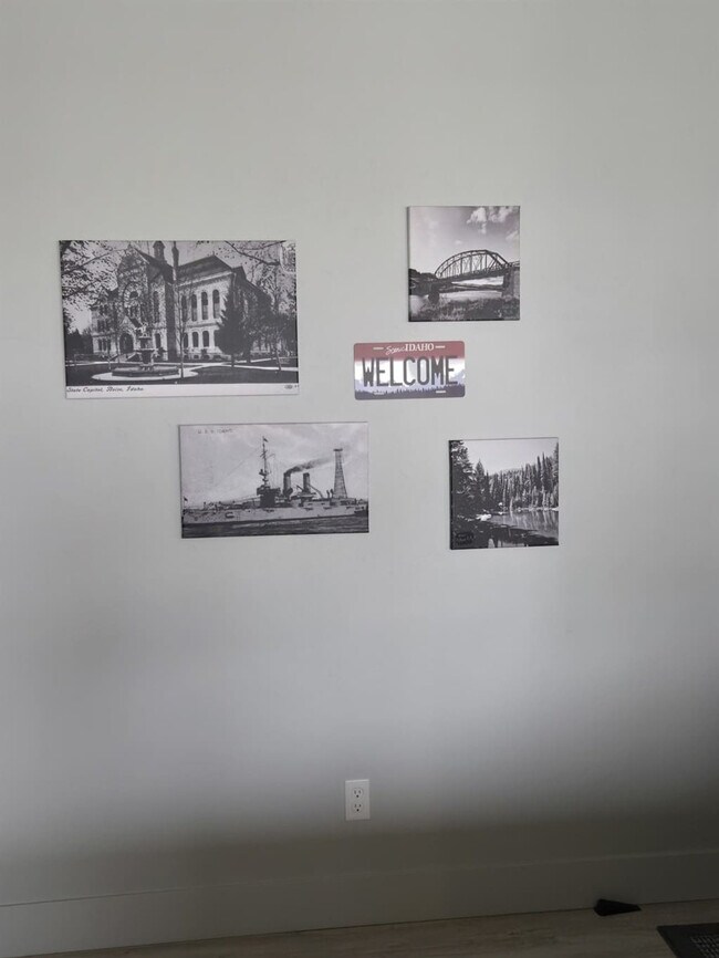 Building Photo - 303 CM Rdg Ln