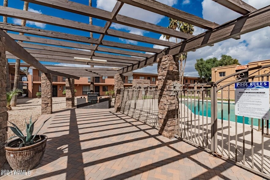 Building Photo - 7110 E Continental Dr