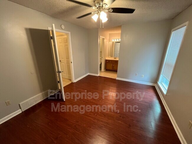 Building Photo - 7053 Daneman Dr