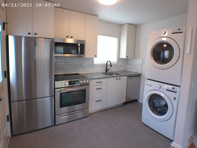 Building Photo - 3712 SE 56th Ave