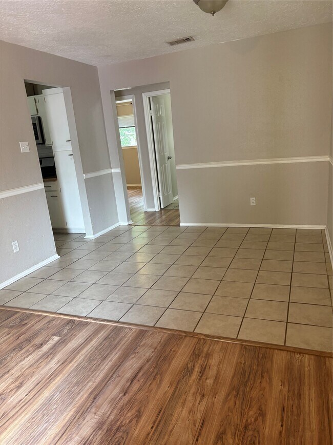 Building Photo - 927 Three Forks Dr
