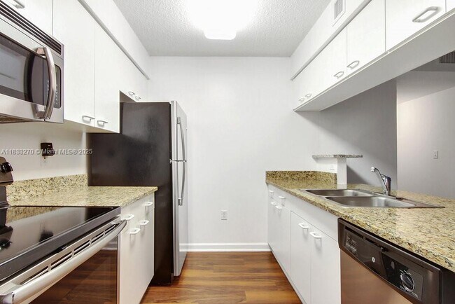 Building Photo - 1756 N Bayshore Dr