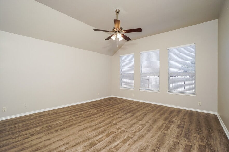 Building Photo - 3039 Hidden Meadow