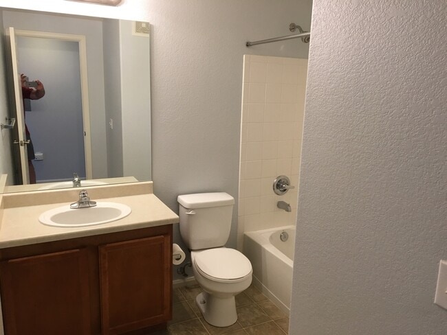 Building Photo - Beautiful Creekside at Parker Condominium!